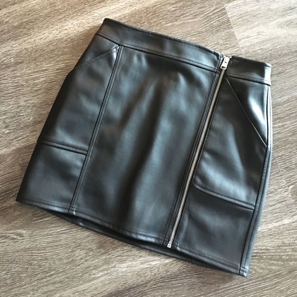 Express Dresses & Skirts - Express faux leather skirt